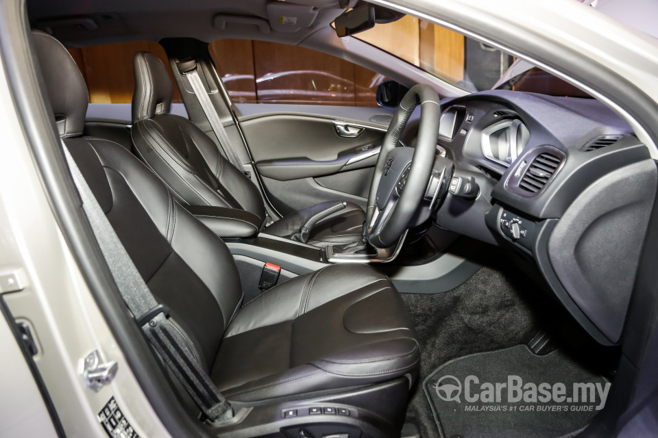 Volvo V40 Mk1 Facelift (2017) Interior