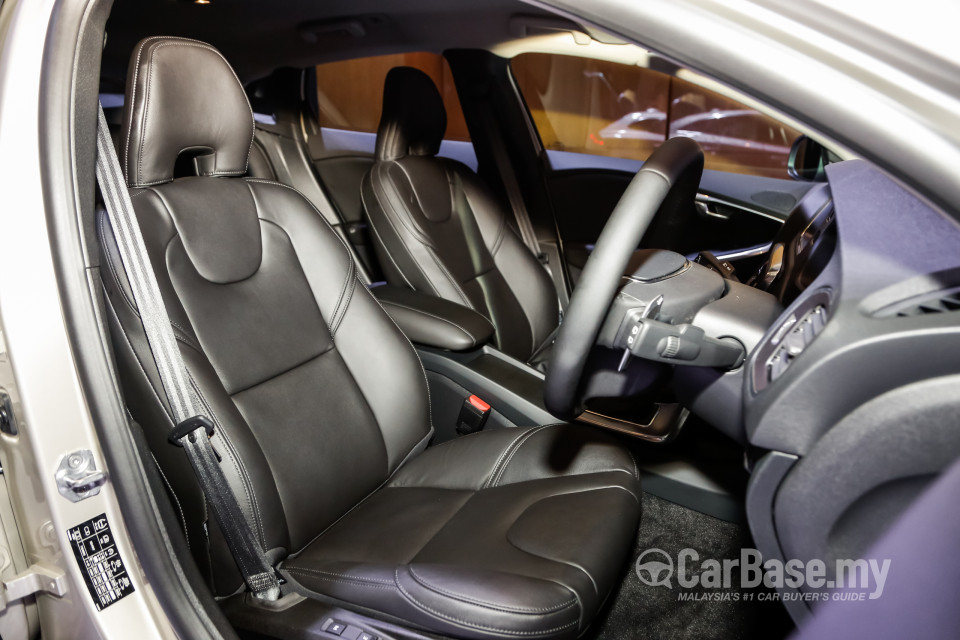 Volvo V40 Mk1 Facelift (2017) Interior