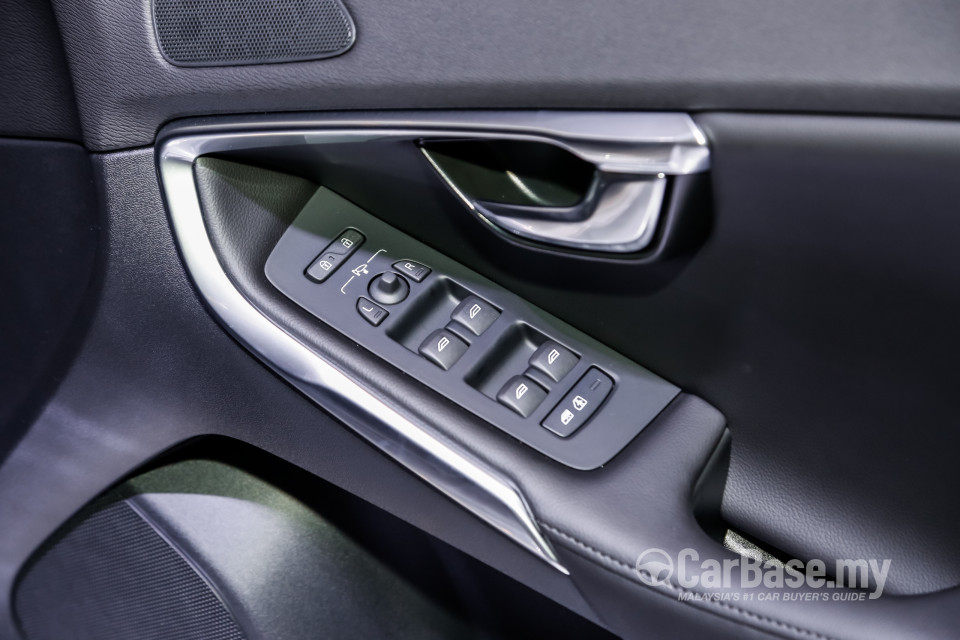 Volvo V40 Mk1 Facelift (2017) Interior