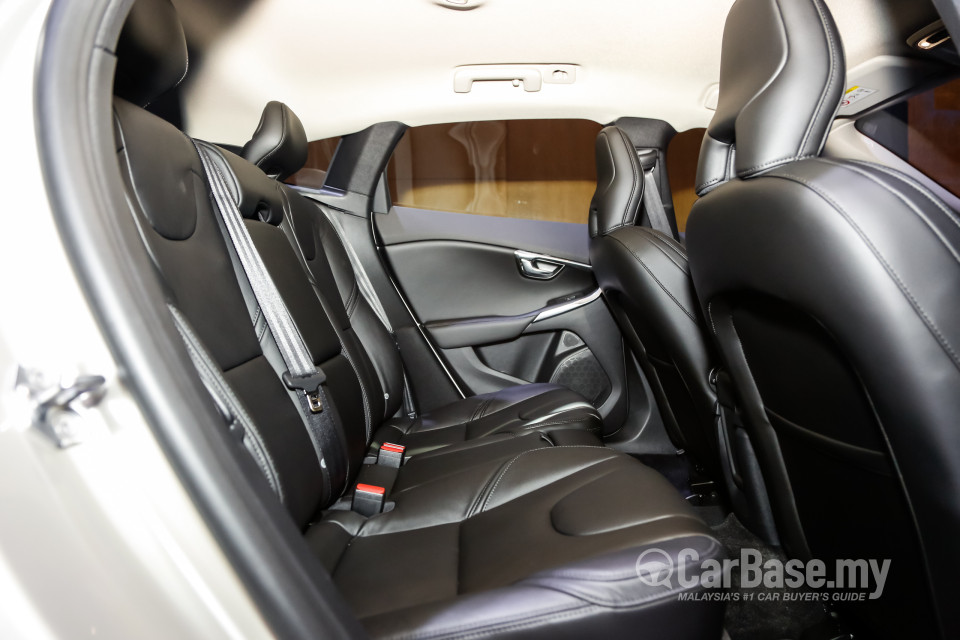 Volvo V40 Mk1 Facelift (2017) Interior