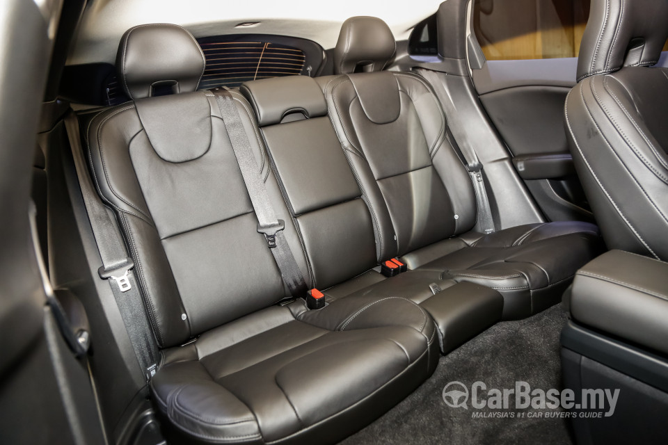 Volvo V40 Mk1 Facelift (2017) Interior