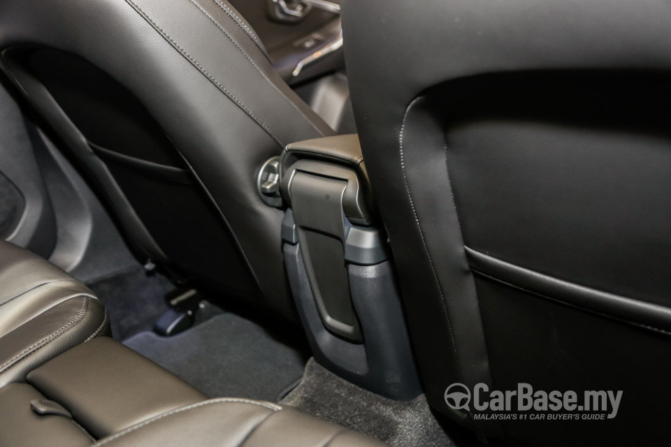 Volvo V40 Mk1 Facelift (2017) Interior
