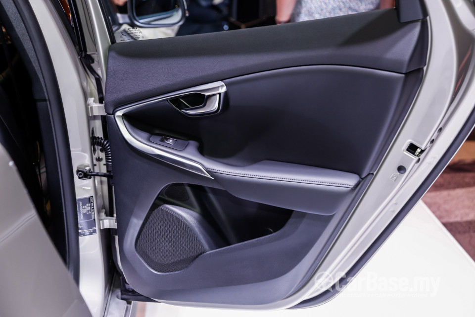 Volvo V40 Mk1 Facelift (2017) Interior