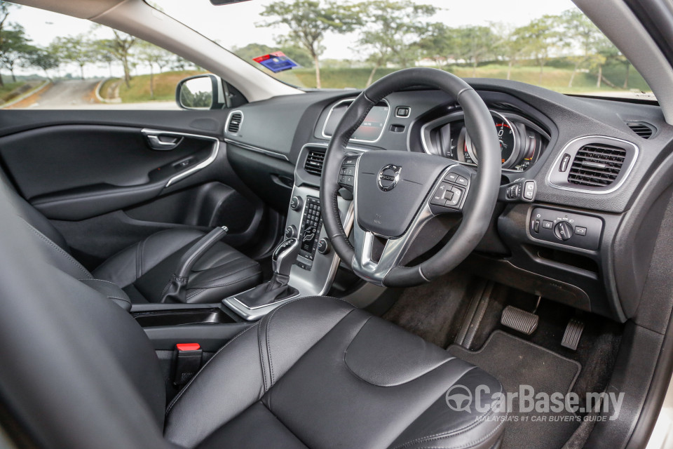 Volvo V40 Mk1 Facelift (2017) Interior