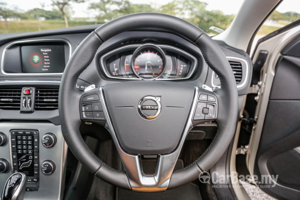 Volvo V40 Mk1 Facelift (2017) Interior