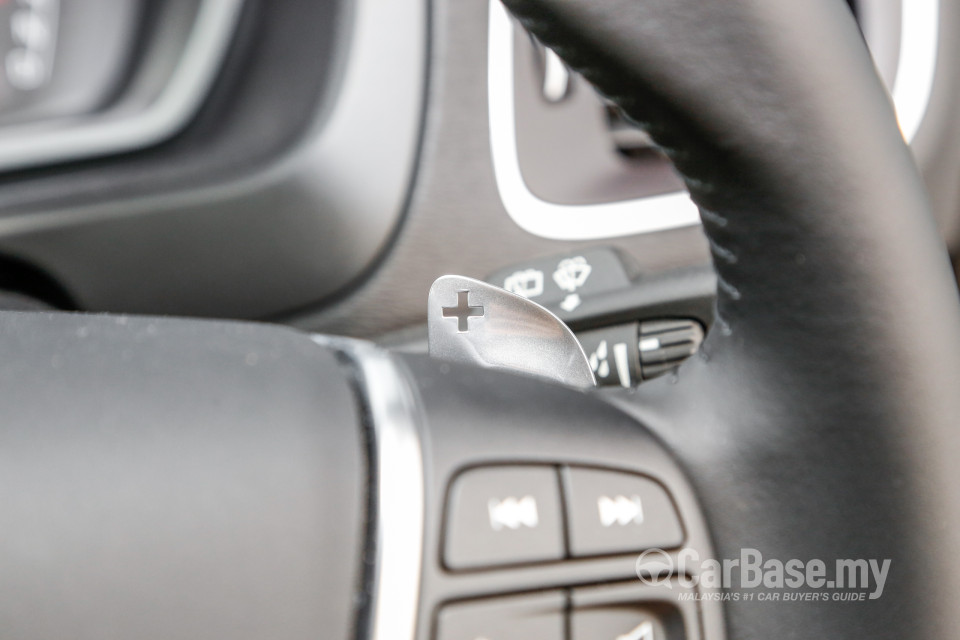 Volvo V40 Mk1 Facelift (2017) Interior