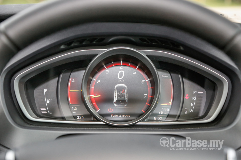 Volvo V40 Mk1 Facelift (2017) Interior