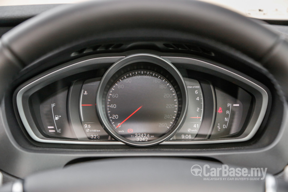 Volvo V40 Mk1 Facelift (2017) Interior