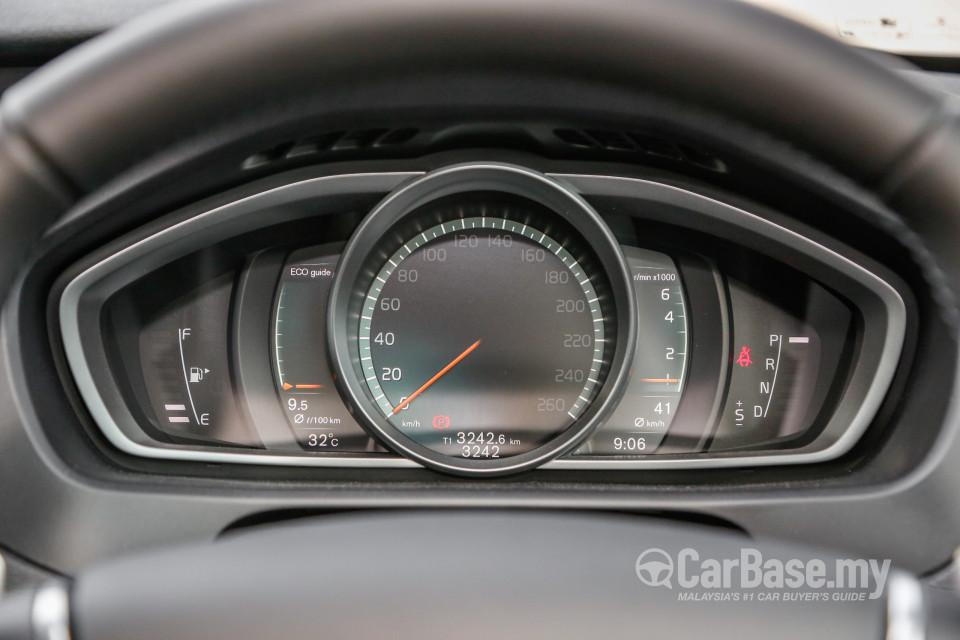 Volvo V40 Mk1 Facelift (2017) Interior