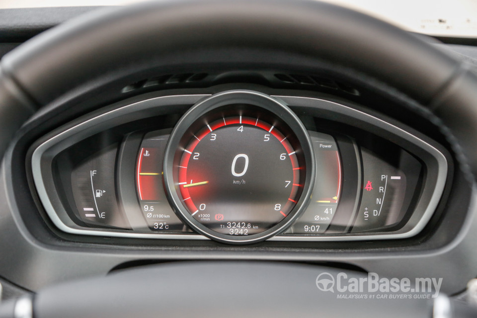 Volvo V40 Mk1 Facelift (2017) Interior