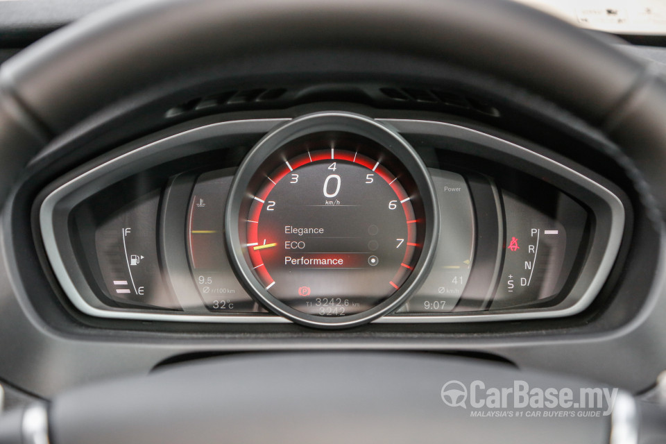 Volvo V40 Mk1 Facelift (2017) Interior