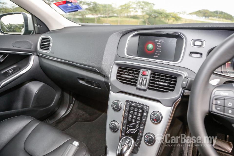 Volvo V40 Mk1 Facelift (2017) Interior