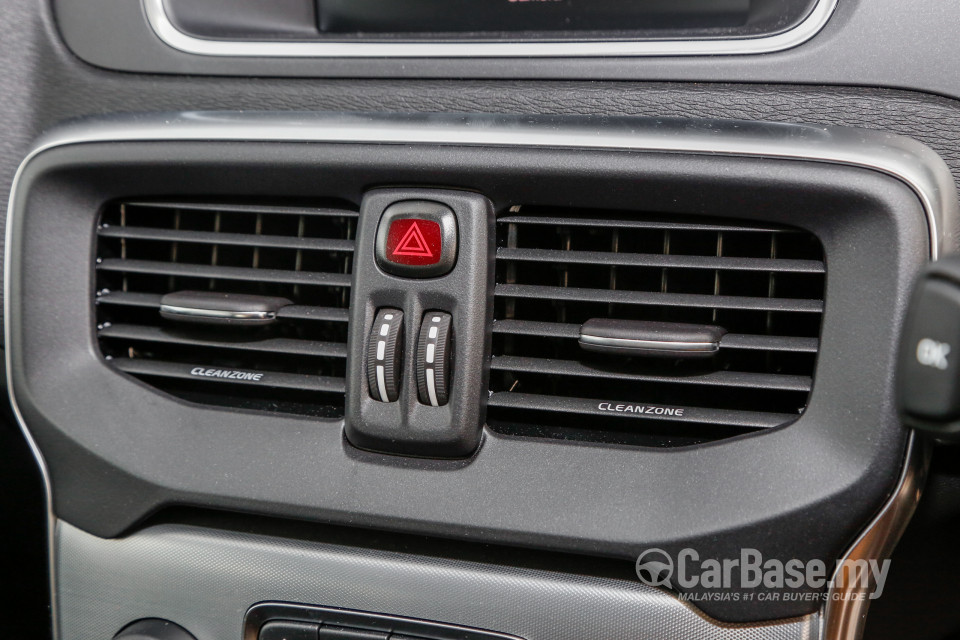Volvo V40 Mk1 Facelift (2017) Interior