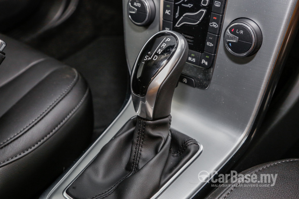 Volvo V40 Mk1 Facelift (2017) Interior