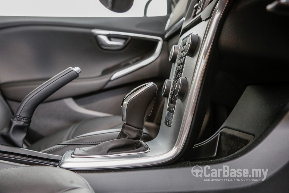 Volvo V40 Mk1 Facelift (2017) Interior
