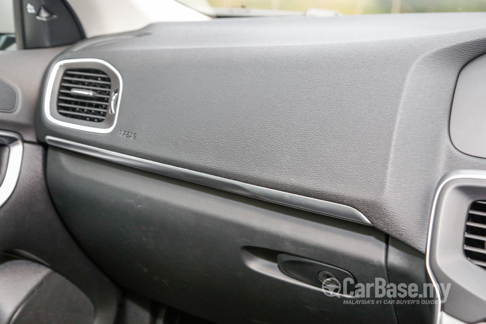 Volvo V40 Mk1 Facelift (2017) Interior