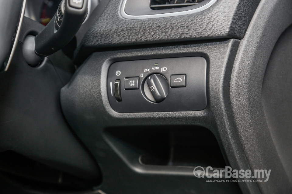 Volvo V40 Mk1 Facelift (2017) Interior