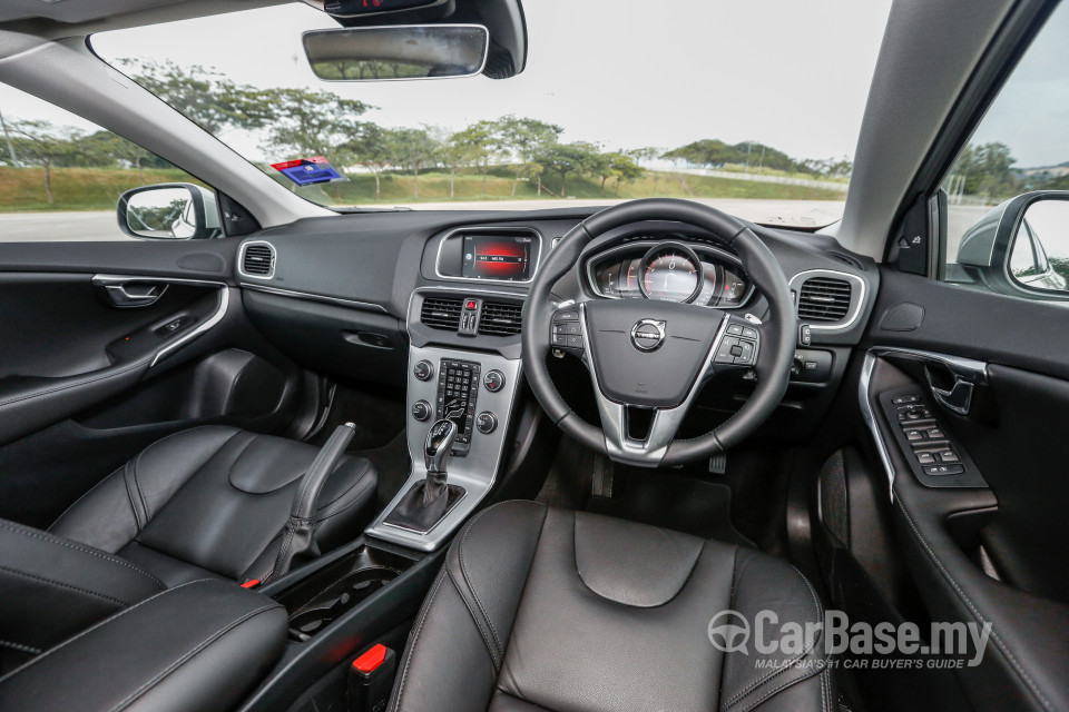 Volvo V40 Mk1 Facelift (2017) Interior