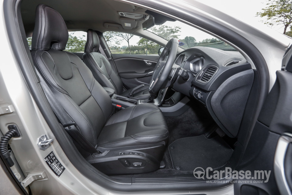 Volvo V40 Mk1 Facelift (2017) Interior
