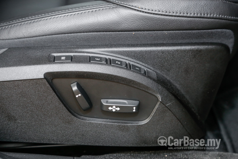 Volvo V40 Mk1 Facelift (2017) Interior