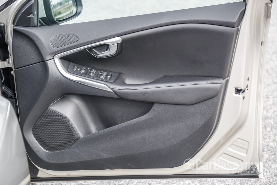 Volvo V40 Mk1 Facelift (2017) Interior