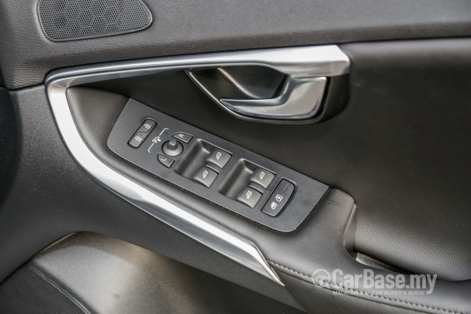 Volvo V40 Mk1 Facelift (2017) Interior