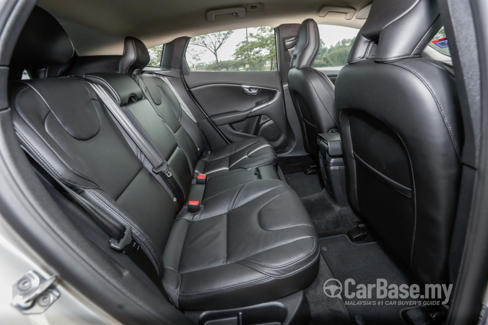 Volvo V40 Mk1 Facelift (2017) Interior