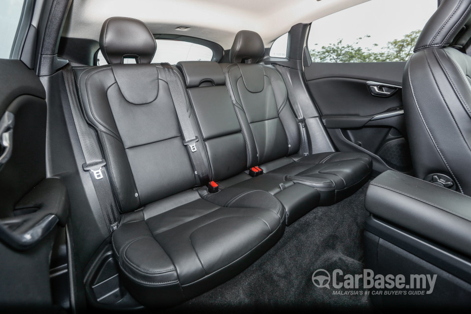 Volvo V40 Mk1 Facelift (2017) Interior