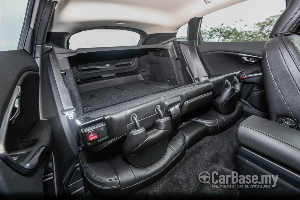 Volvo V40 Mk1 Facelift (2017) Interior