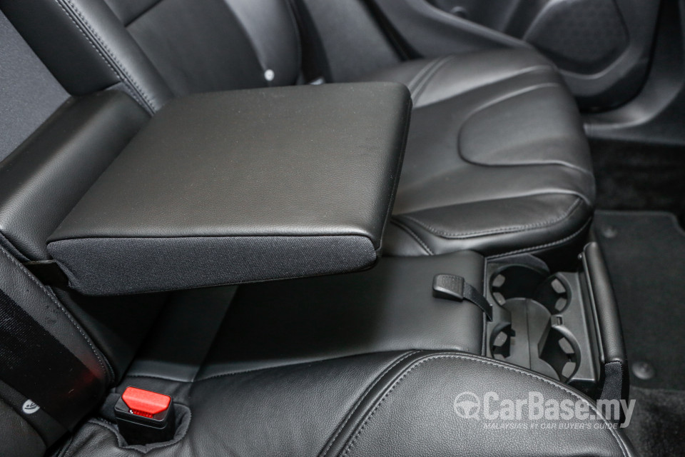 Volvo V40 Mk1 Facelift (2017) Interior