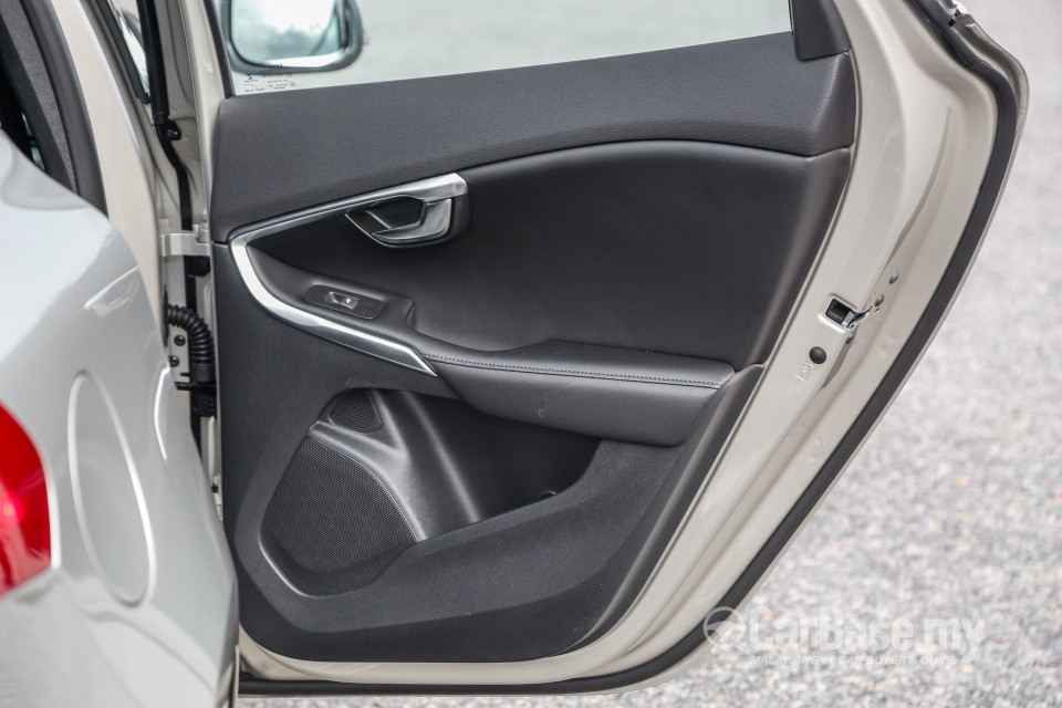 Volvo V40 Mk1 Facelift (2017) Interior