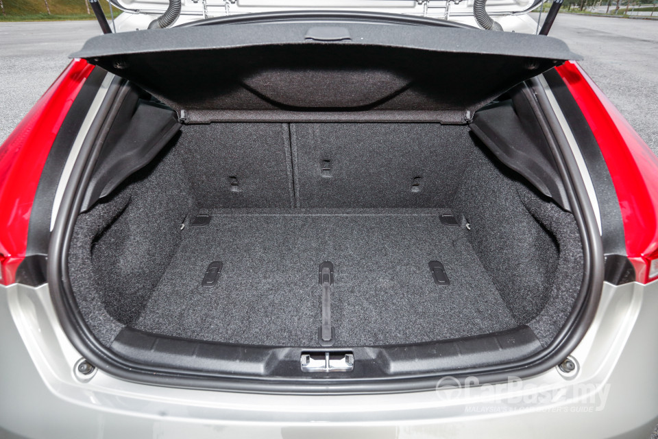 Volvo V40 Mk1 Facelift (2017) Interior