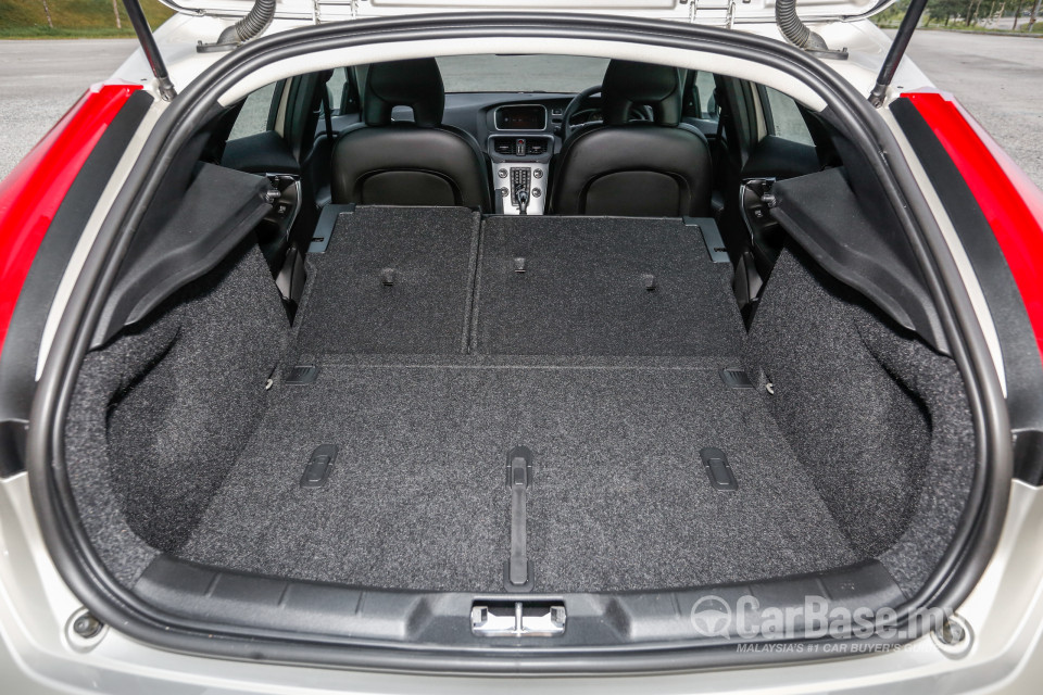 Volvo V40 Mk1 Facelift (2017) Interior