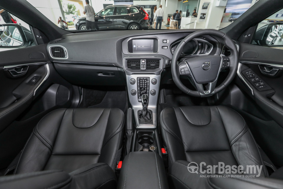 Volvo V40 Mk1 Facelift (2017) Interior