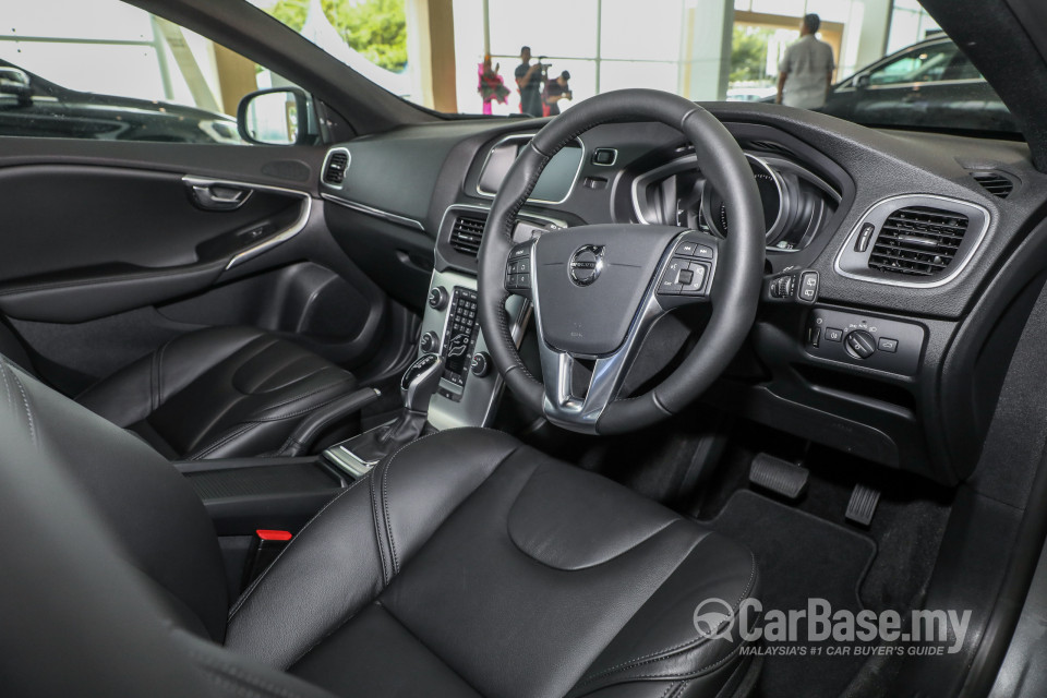 Volvo V40 Mk1 Facelift (2017) Interior