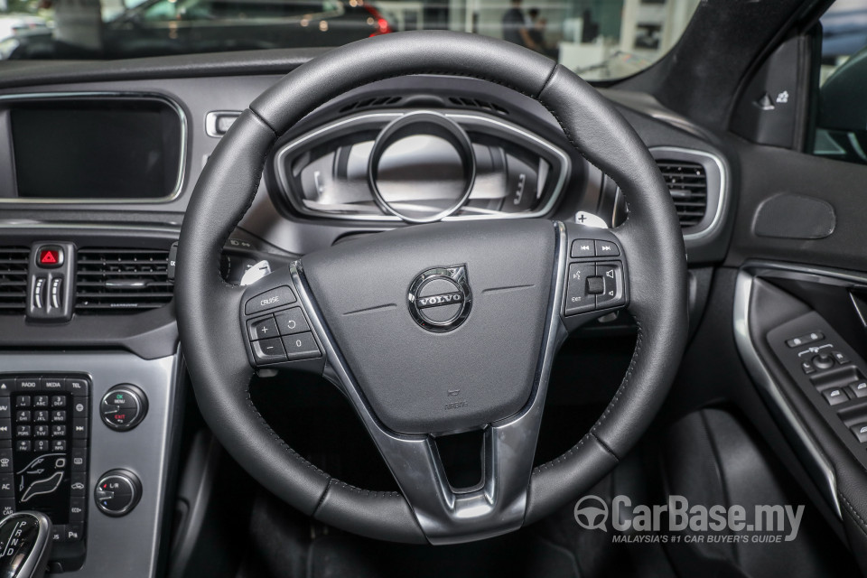 Volvo V40 Mk1 Facelift (2017) Interior