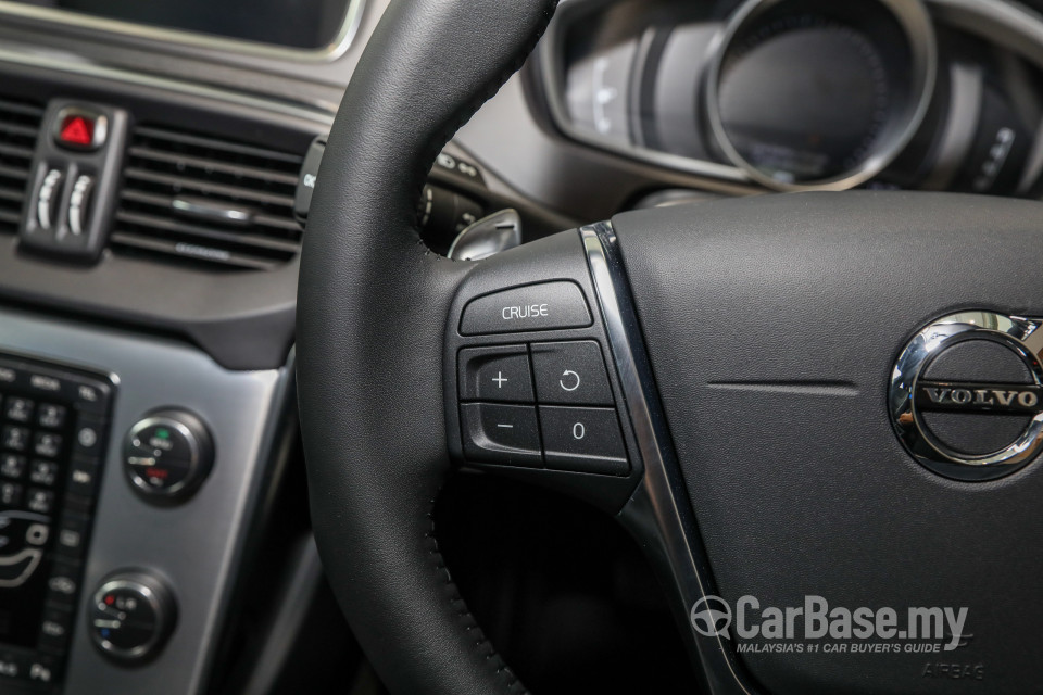 Volvo V40 Mk1 Facelift (2017) Interior