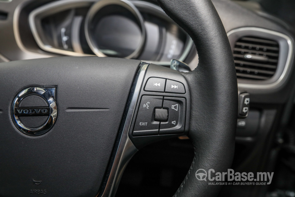 Volvo V40 Mk1 Facelift (2017) Interior