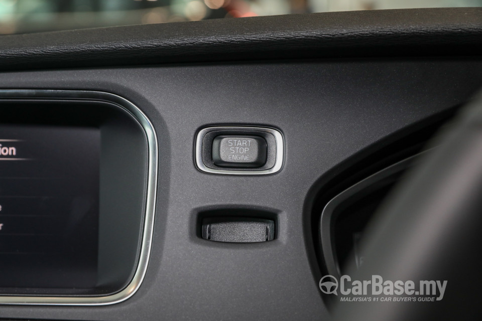 Volvo V40 Mk1 Facelift (2017) Interior