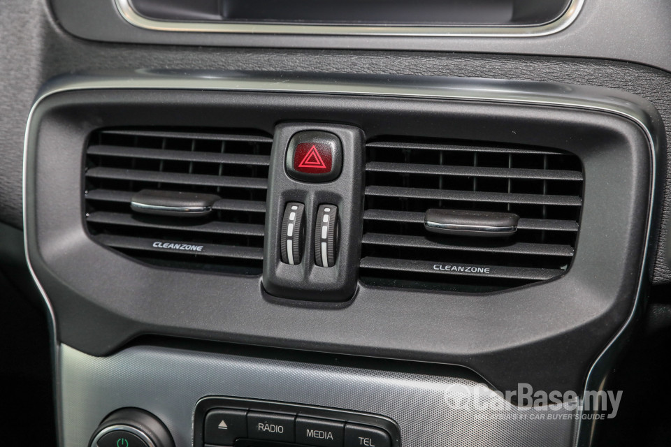 Volvo V40 Mk1 Facelift (2017) Interior