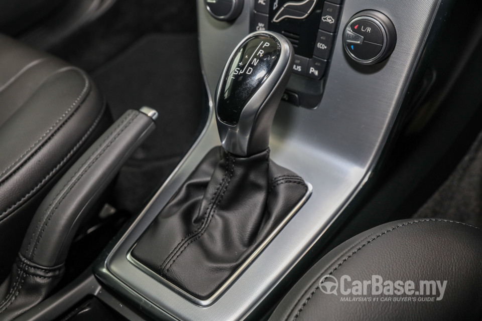 Volvo V40 Mk1 Facelift (2017) Interior
