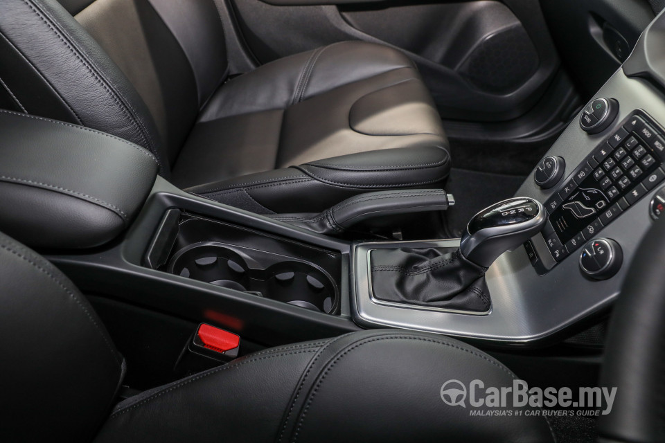 Volvo V40 Mk1 Facelift (2017) Interior