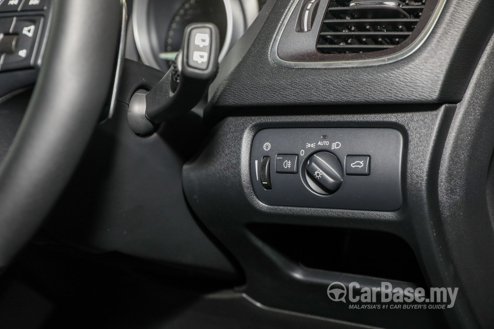 Volvo V40 Mk1 Facelift (2017) Interior