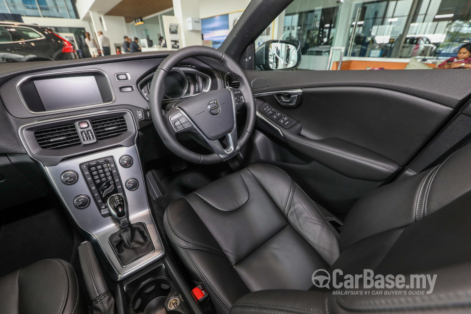 Volvo V40 Mk1 Facelift (2017) Interior