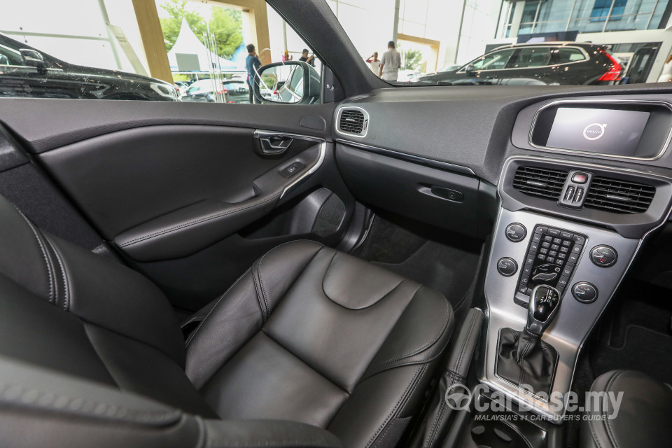 Volvo V40 Mk1 Facelift (2017) Interior