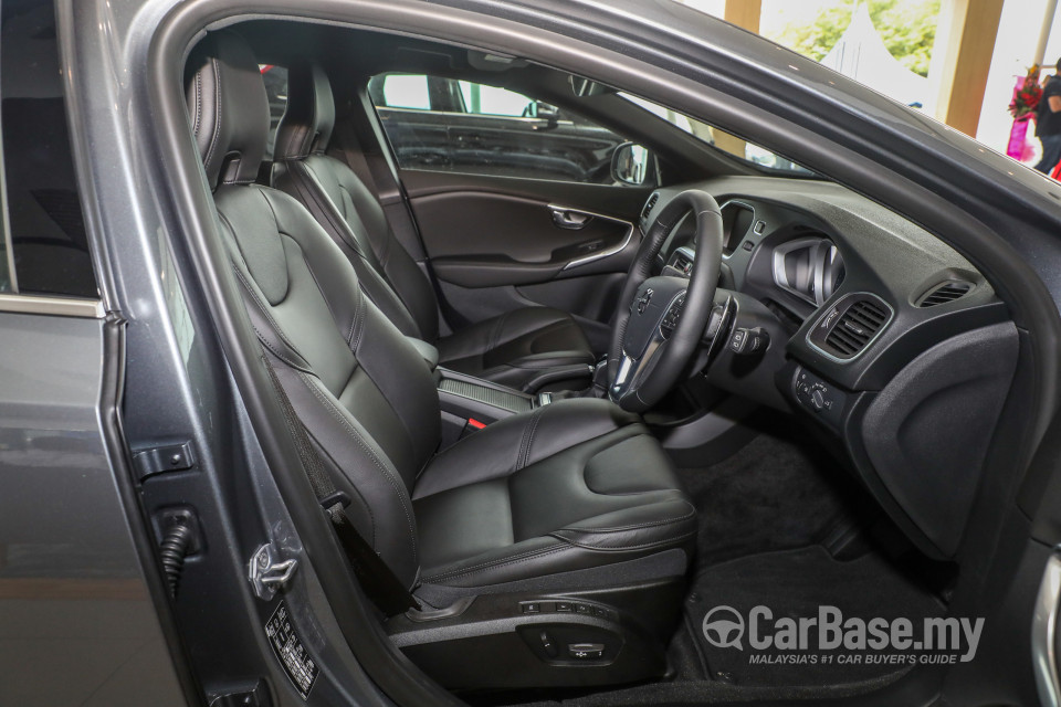 Volvo V40 Mk1 Facelift (2017) Interior