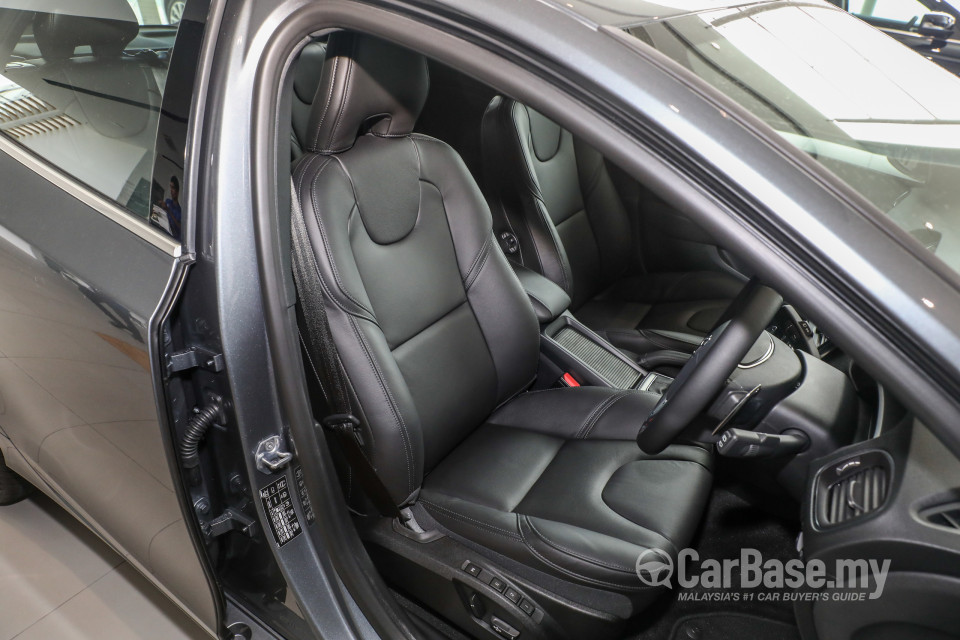 Volvo V40 Mk1 Facelift (2017) Interior