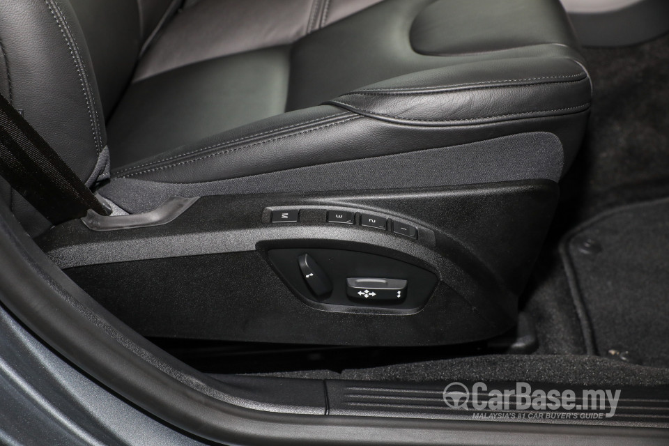 Volvo V40 Mk1 Facelift (2017) Interior
