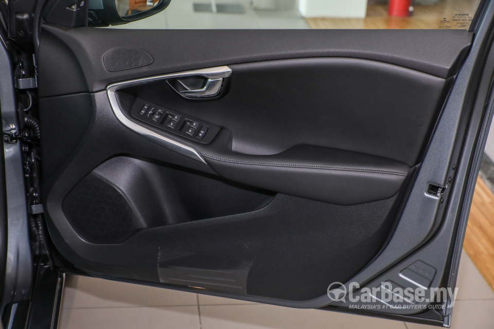 Volvo V40 Mk1 Facelift (2017) Interior