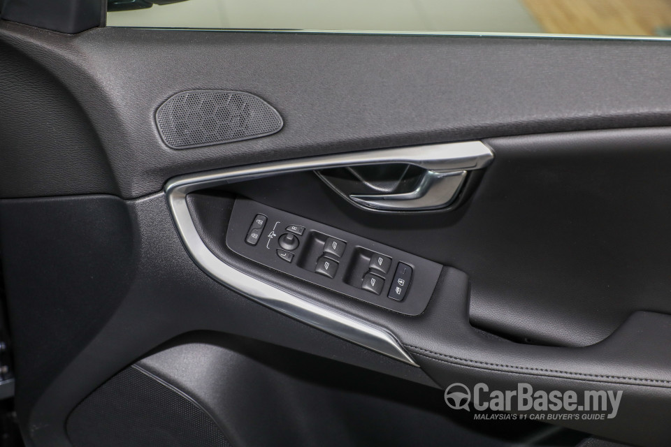 Volvo V40 Mk1 Facelift (2017) Interior